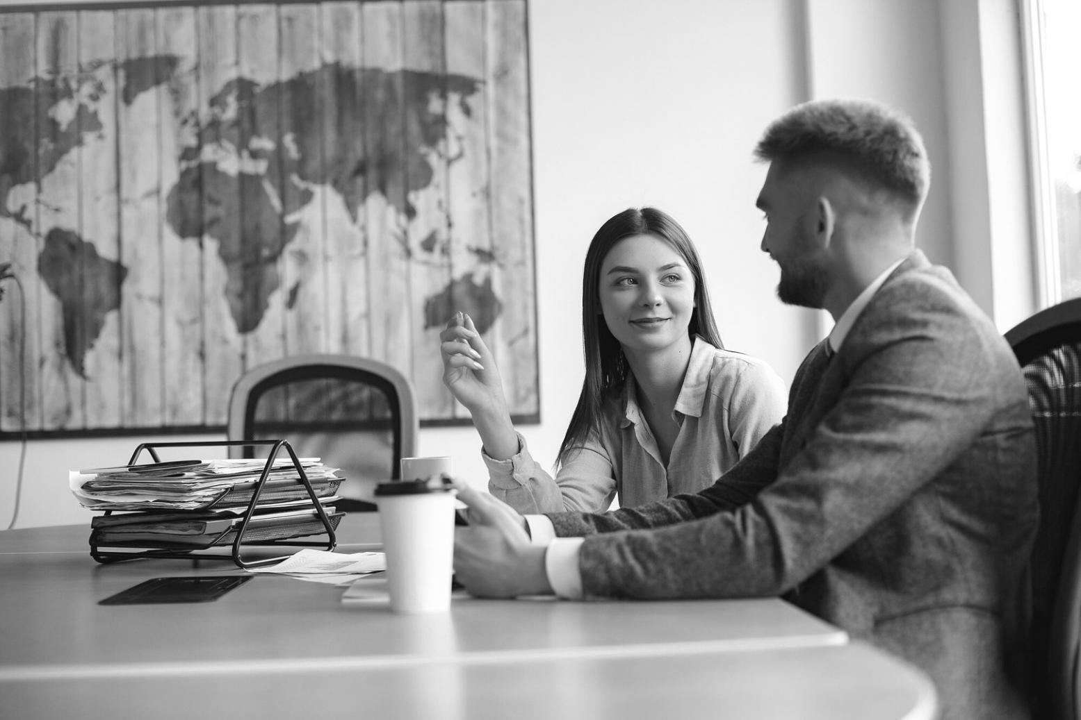 Bureau moderne avec outils de gestion financière